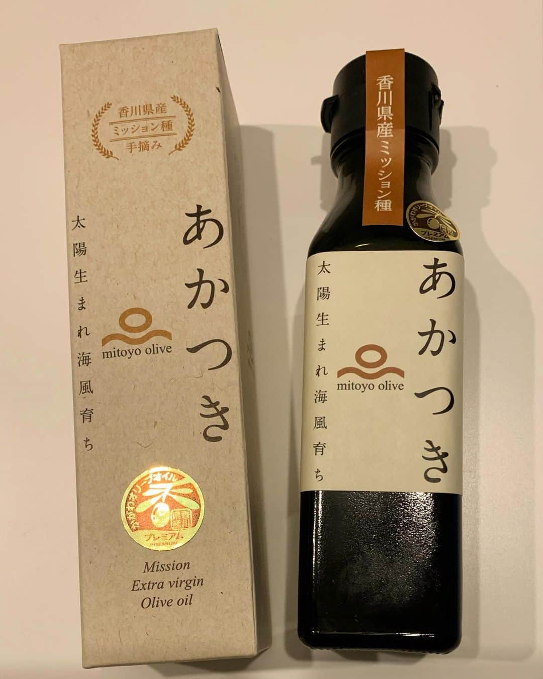 木内晶子さんのインスタグラム写真 - (木内晶子Instagram)「本日香川県産Orive Marcheオンラインツアー第2回目が開催されました！皆様ありがとうございました。三豊オリーブの宮武さんにゲストで来て頂きレシピを教わり「あかつき」オリーブオイルを使わせて頂きました。「キュウイのチーズトーストオリーブオイルがけ」こちらにはオリーブの品種「ルッカ」をトマトおでんには「ミッション」を使用しました。品種によりスパイシー、マイルド等お好みで楽しめました。あかつきクリームチーズととっても甘くてビタミンCがたっぷり入った香川県産フルーツさぬきゴールドとエキストラバージンオリーブオイル、くるみにオレガノをかけて身体が元気になる美味しさでした。第3回目は2月27日です。是非zoomにてご参加お待ちしております。https://www.my-kagawa.jp/olivemarche/ #三豊オリーブ#あかつき#香川県産#オリーブオリーブオイル#さぬきゴールド#クリームチーズ#トマトおでん#オリーブ焙茶#多度津産#蒼のダイヤ#空井農園さん#ご協力ありがとうございました」1月23日 18時32分 - akiko0902kinouchi