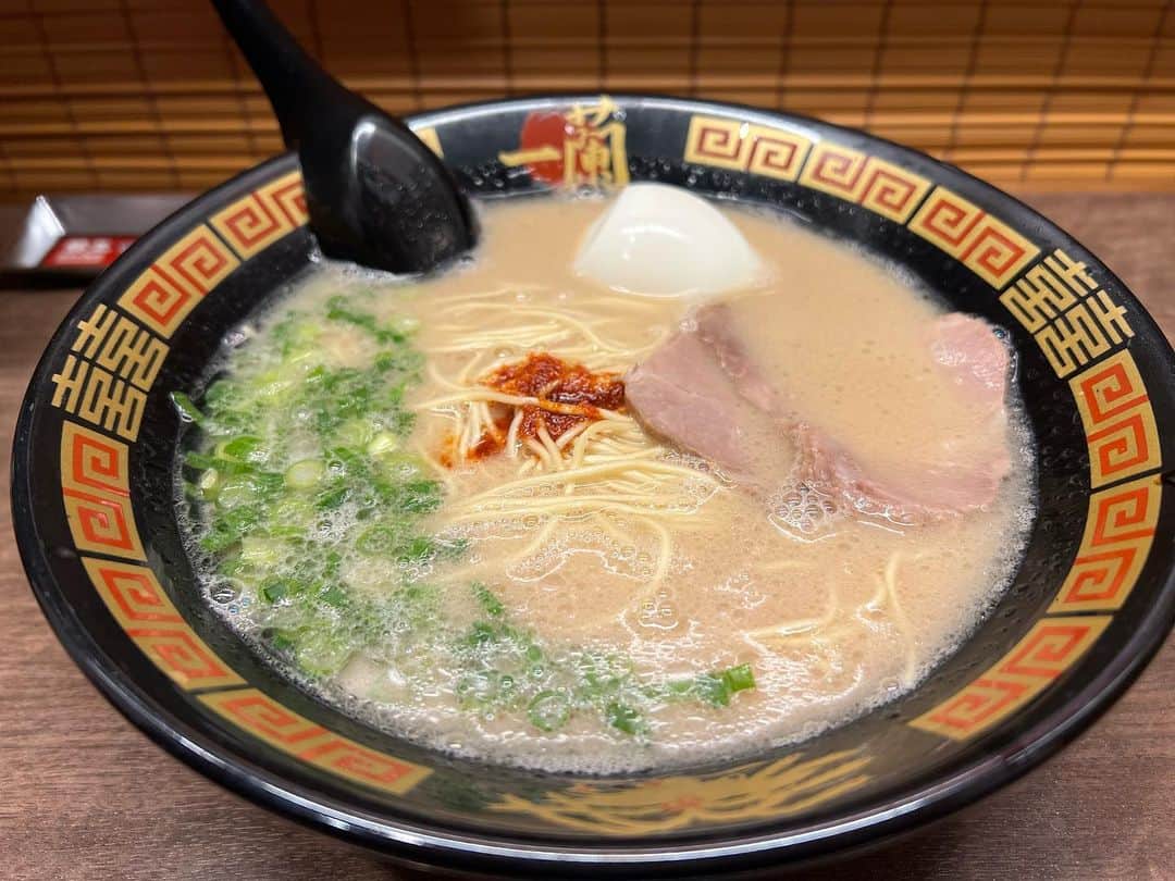 のインスタグラム：「今年になって一蘭5回目くらい食べた。」