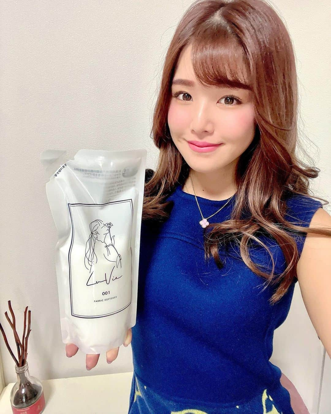 Yuuさんのインスタグラム写真 - (YuuInstagram)「我が家に新しい柔軟剤がやってきました♪ 毎日触れる物だからこだわりたいところですよね😚 ルヴィは少量でも優しい香り〜！！ お洋服がふわっと仕上がるよぉ(⑉︎• •⑉︎)♡︎  香りフェチな私にはダンドツHIT❤️  初回77%OFFなので、今のうちに👆💓  PR @lu_vie_official #ルヴィ #柔軟剤 #LuVie #匂い #ボタニカル柔軟剤 #ボタニカル成分」1月23日 19時07分 - yuu1115yuu