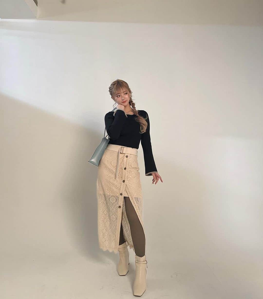 松田聖菜さんのインスタグラム写真 - (松田聖菜Instagram)「撮影で大人っぽい服装きた🎥💭 可愛い〜^ ^♡  最近は数ヶ月後に大事な撮影があるから 肌を白くする事にめっちゃ頑張ってるんだけど、、 この前フォトニックシャワーに初めて行ってきました！！ 定期的に通います^ ^♡  詳細はタグ付けの所から飛んでみてねー♡  #フォトニックシャワー #クライオサロン #美白マシーン #美白マシン#美容医療」1月23日 19時08分 - seinaaa_0318