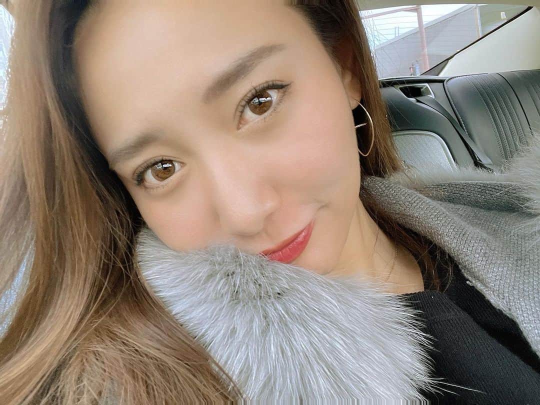 李 雨瀟のインスタグラム：「まったり週末💫 Netflixの韓国ドラマみすぎて目がしょぼしょぼ😗 . 来週に向けて美容dayで髪も染めてマツパもして ピーリングとハイフもしてきた🥰✌️ @neu_eyebrow のパリジェンヌは裏切らない❤️ おかげでスッピンで3日もいる😙笑 . #週末の過ごし方 #ジム #ネットフリックス #韓国ドラマ」