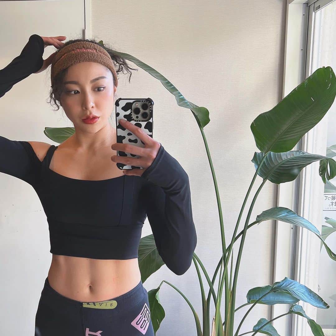池田ゆりのインスタグラム：「🧚‍♀️💓 @casetify_jp    #筋力アップ #レベルアップ　#1度は抱きたいカラダ  #bodymake  #ボディライン#マラソン #fitness #ゴルフコンディショニング #トレーニングウェア #尻トレ #スクワット 　#体幹トレーニング  #筋トレ #恵比寿パーソナルジム #owner #女性トレーナー #맞팔　#셀스타그램　#오오티디」