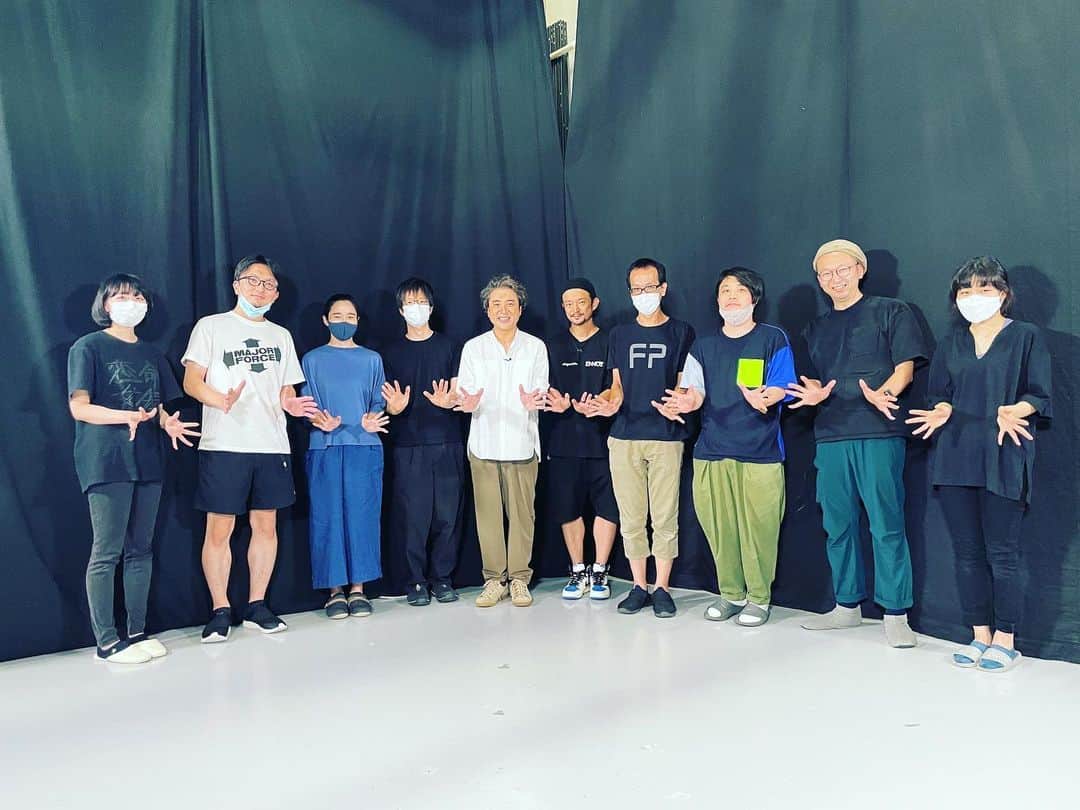 のインスタグラム：「ムロさん、誕生日おめでとう。 まさかこの歳になってムロさんと一緒に作品作ったり仕事出来るとは思わなかったよ。人生何があるか分からないね。これからもよろしく！ (写真は1億3000万人のSHOWチャンネルでムロさんがライゾマスタジオを訪問した際の記念写真です  ) #おめでムロ」