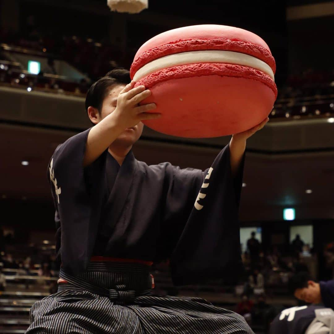 日本相撲協会さんのインスタグラム写真 - (日本相撲協会Instagram)「大相撲一月場所千秋楽  三賞受賞は 殊勲賞:阿炎(初) 敢闘賞:琴ノ若(2回目) 技能賞:御嶽海(3回目)  @sumokyokai  #大相撲 #sumo #相撲 #力士 #お相撲さん #japanphoto #sumowrestlers #japanculture  #一月場所 #1月場所 #初場所 #東京 #両国 #御嶽海 #琴ノ若 #阿炎 #宇良 #千代丸 #正代 #マカロン #おめでとう」1月23日 20時00分 - sumokyokai