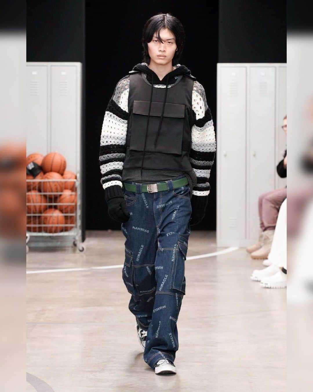 今西龍君のインスタグラム：「Thank you so much and congrats on your first runway show in Paris!🏀 . “Miracle Worker” @nahmias__ Autumn/Winter PFW22 Runway   -  creative direction @doni.nahmias styling @gro.curtis.studio hair @josephinebrignon makeup @thierry.do.nascimento casting @juliaasarocasting  production @northsix sound @boi1da  . #nahmias #pfw #fashionweek」