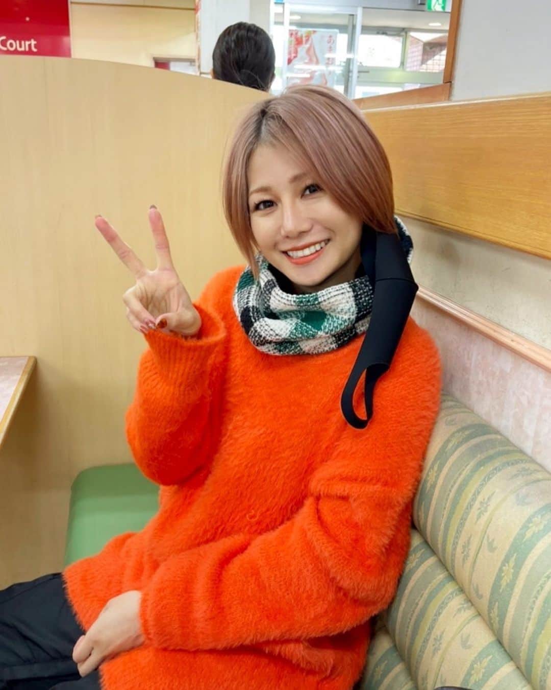 蜷川べにのインスタグラム：「⁡ . 久々にスノボしにさむーいとこ行ってきました。 ⁡ SAのご飯っておいしーよね。 Youtubeでまたお届けしやす٩(ˊᗜˋ*)و ⁡ ⁡ #蜷川べに #蜷川べにチャンネル #和楽器バンド #べにチャンネル #スノボ #スノボ女子 #wagakkiband #サービスエリア #サービスエリアグルメ #youtubechannel #instadaily #followme #pleasesubscribe」