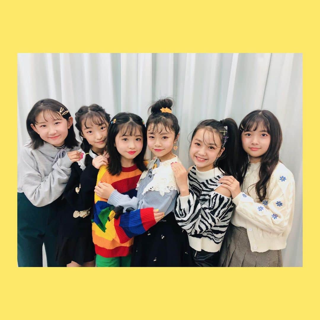ニコ☆プチのインスタグラム：「✨✨✨✨✨✨  いつも誌面やYouTubeで ニコ☆プチをたくさん盛り上げてくれている #読リー のみんなっ🥳🌼 私服も毎回おしゃれなので、 撮影で会うたびひっそりチェックするのが たのしみな編集部です😙💛  2月号ではお悩みメイクの企画にも 登場してくれてるよん🌙🌟 みんなのSNSもぜひチェックしてね🤗✨  #読リーちゃん #左から @memechan0213  @enaaaaa.love  @kirakirasoraran  @aoihakka921  @riri_n_gogo  @ria_ria_strawberry」