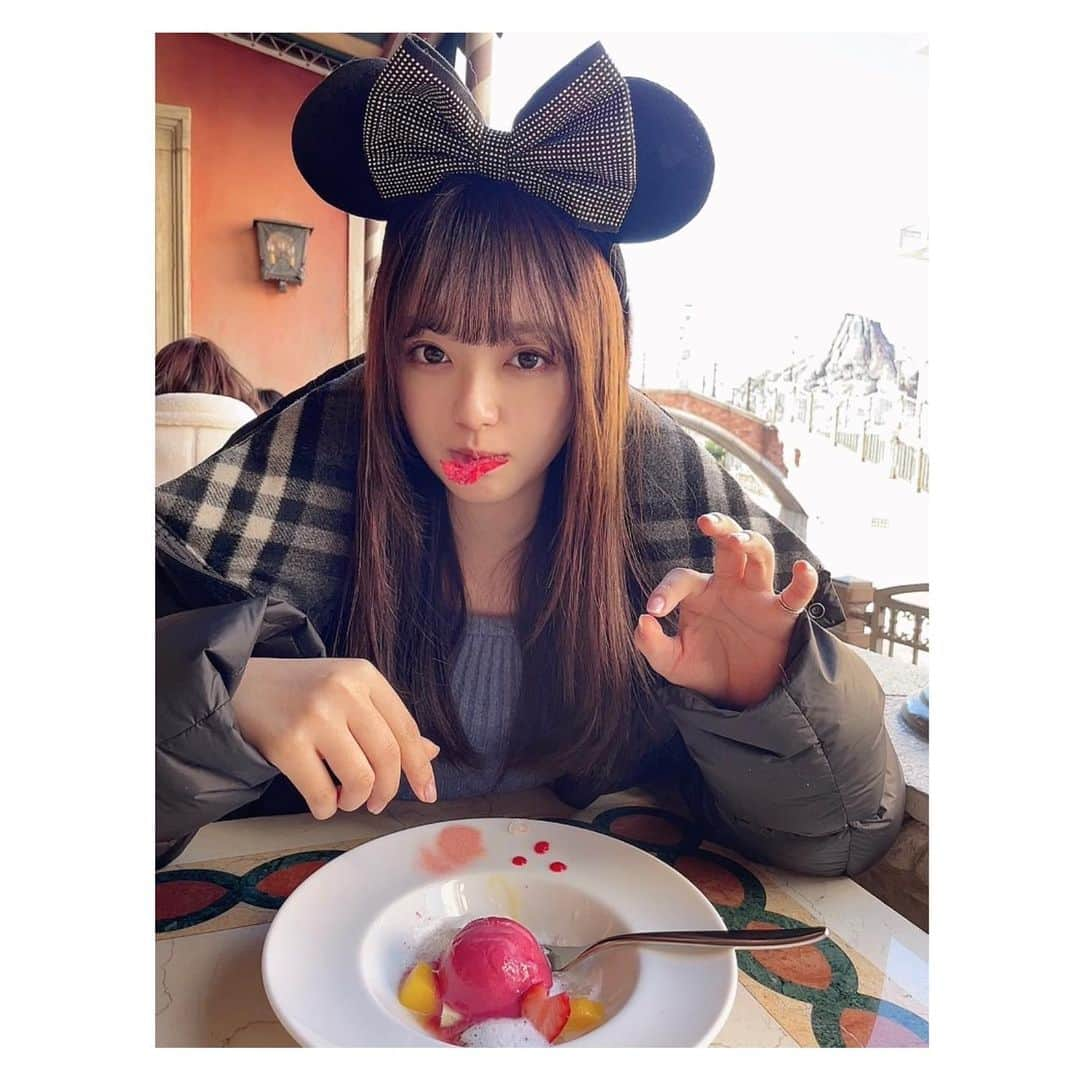 日比野芽奈さんのインスタグラム写真 - (日比野芽奈Instagram)「かなり食べすぎてしまったよ ... 限定のもの、新商品はほとんど食い荒らした😧 ピザもパスタもビスコッティも... まだまだあるけど... 幸せだからいっか〜〜！！ . #ディズニーシー #東京ディズニーシー #東京ディズニーリゾート #ディズニー #ディズニーリゾート #ディズニーカチューシャ #ディズニーコーデ #ディズニーグッズ #夢の国 #夢が叶う場所 #ディズニー写真部 #アナと雪の女王 #アナと雪の女王2  #アナ雪 #ポップコーンバケット #エルサ #オラフ #ディズニーフード #tokyodisneysea #tds #tokyodisneyresort #disney #disneysea #disneystyle #disneygoods #frozen #frozen2 #elsa #popcornbucket #olaf」1月23日 20時24分 - hibino_meina