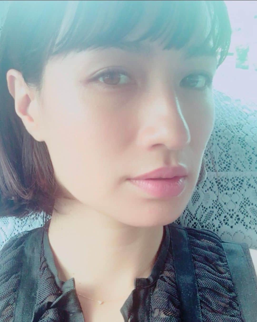 佐田真由美さんのインスタグラム写真 - (佐田真由美Instagram)「色んなボブアレンジ集めた1 基本無造作が多いのかな 跳ねたり丸まったりうねうねしたり適当が好きです。 右と左の髪のニュアンスが違うのも好き。 あとは、綺麗にストレートも気分です❣️ #さだまゆビューティー  #さだまゆコーデ」1月23日 20時36分 - sadamayumi