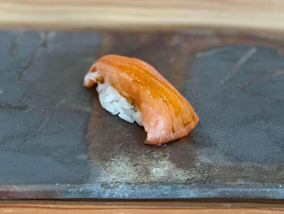 Isakoさんのインスタグラム写真 - (IsakoInstagram)「おしゅし🍣💓 　  前からインスタを見て下さっている方はご存知だと思いますがお鮨が大好きな私🥺💓 　  アメリカのお鮨屋さんのカリフォルニアロールの様なお鮨も美味しいですがやっぱり日本のクオリティを求めたくなってしまって、、😱 　  お友達何人かからおすすめされてた @sushi.takeda さんに行ってみたところ口コミ通り日本クオリティでとっても美味しいお鮨を食べられました🍣💓幸 　 とてもおすすめ🥺🍣 　　 　  Here is my one of the best sushi in LA. Service is outstanding, like you’d expect in a high end Japanese restaurant. I strongly recommend omakase. Certainly worth a visit if you're in downtown   　 #鮨#鮨スタグラム#おしゅし#お鮨#お寿司#お寿司大好き#寿司#寿司スタグラム#sushi#sushilovers#sushilover#japanesefood#japanesegirl#losangelescalifornia#losangelesfood」1月23日 21時05分 - ichaaako
