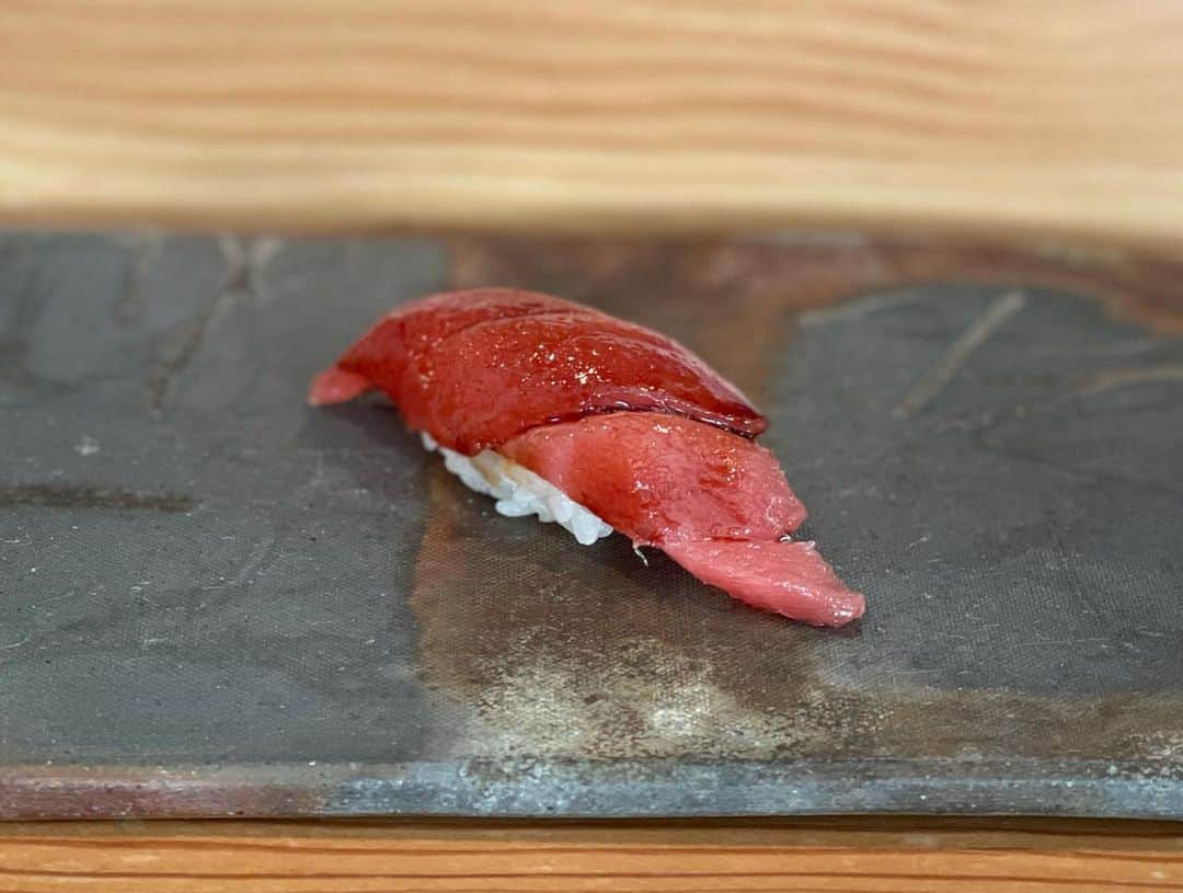 Isakoさんのインスタグラム写真 - (IsakoInstagram)「おしゅし🍣💓 　  前からインスタを見て下さっている方はご存知だと思いますがお鮨が大好きな私🥺💓 　  アメリカのお鮨屋さんのカリフォルニアロールの様なお鮨も美味しいですがやっぱり日本のクオリティを求めたくなってしまって、、😱 　  お友達何人かからおすすめされてた @sushi.takeda さんに行ってみたところ口コミ通り日本クオリティでとっても美味しいお鮨を食べられました🍣💓幸 　 とてもおすすめ🥺🍣 　　 　  Here is my one of the best sushi in LA. Service is outstanding, like you’d expect in a high end Japanese restaurant. I strongly recommend omakase. Certainly worth a visit if you're in downtown   　 #鮨#鮨スタグラム#おしゅし#お鮨#お寿司#お寿司大好き#寿司#寿司スタグラム#sushi#sushilovers#sushilover#japanesefood#japanesegirl#losangelescalifornia#losangelesfood」1月23日 21時05分 - ichaaako