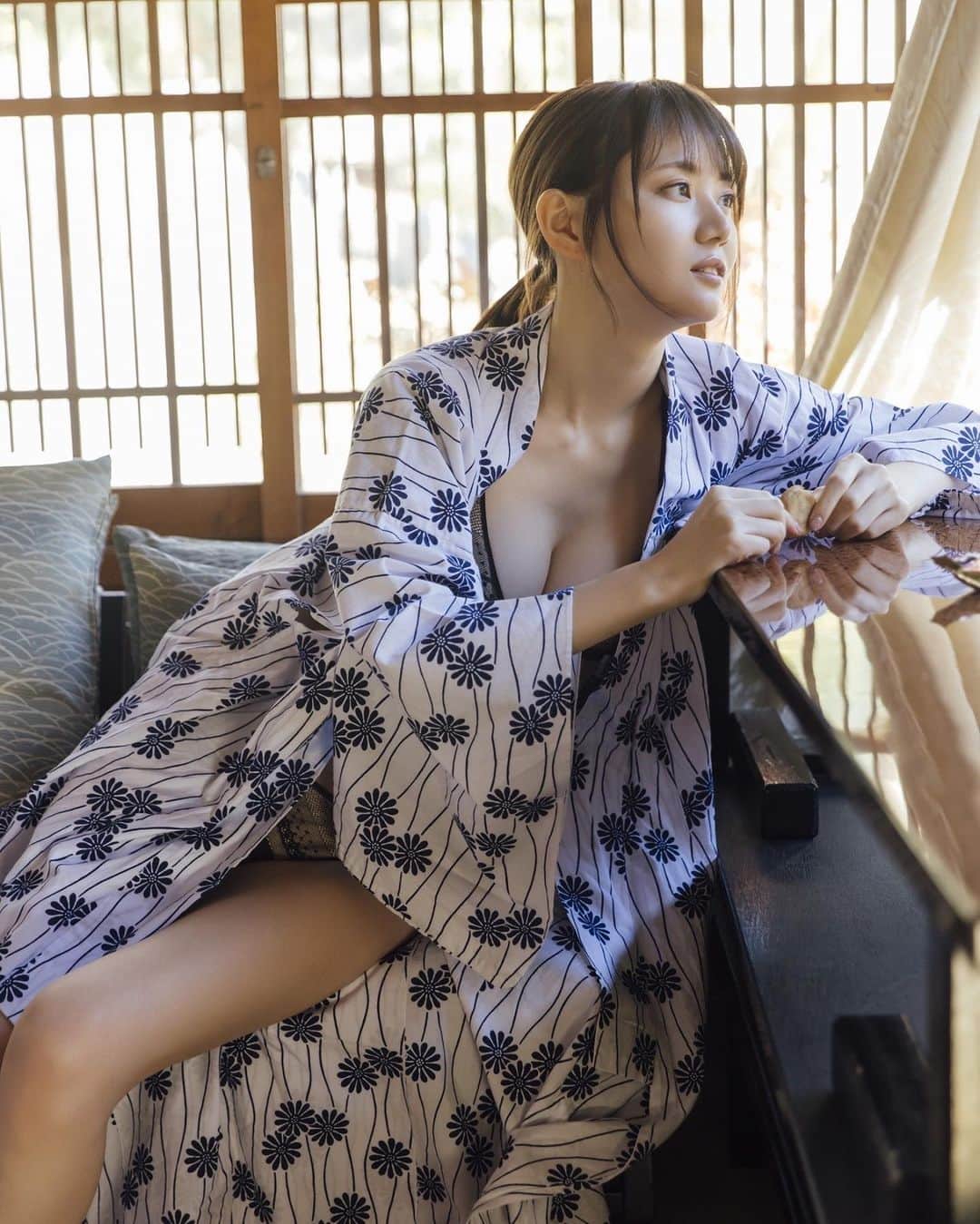 いけちゃんのインスタグラム：「初めてのグラビアに挑戦してみました！」
