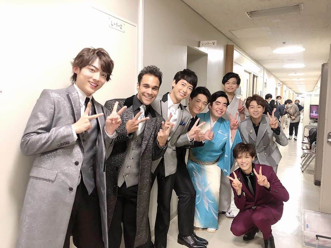 松阪ゆうきのインスタグラム：「『新BS日本のうた』 愛知県豊田市  演歌十勇士の回が無事放送になりました！ご覧頂けましたか⁉️  🌟男船(井沢八郎さん) 🌟みちのく挽歌(綾世一美さん) 🌟武田節(民謡)を二見颯一さんと歌わせて頂きました🎤  あと何曲かは みなさんでも歌わせて頂きましたよ！  色々観てたら もっとこうしたつもりだったのになぁ、、とか。 こうしたかったとか欲が沢山出てきます。一度しかない本番(基本は生放送ではないけど一発撮り)にどう臨むかいつも緊張感ありありです。  ありがたい事に、 来月は山口、再来月は宇都宮とまた日本の歌に出演させて頂ける予定です。  一回一回大切に まだまだ精進します。  見逃した方は、 NHKBSプレミアム📺にて 1/29(土) 12:00〜13:30 2/4(金) 16:30〜18:00  再放送ございます。 是非ご覧くださいませ♪  ありがとうございました😊  #松阪ゆうき #nhkbsプレミアム #新bs日本のうた #竹島宏 さん #大江裕 さん #徳永ゆうき さん #パクジュニョン さん #エドアルド さん #真田ナオキ さん #辰巳ゆうと さん #二見颯一 さん #新浜レオン さん  ゆうき♪」