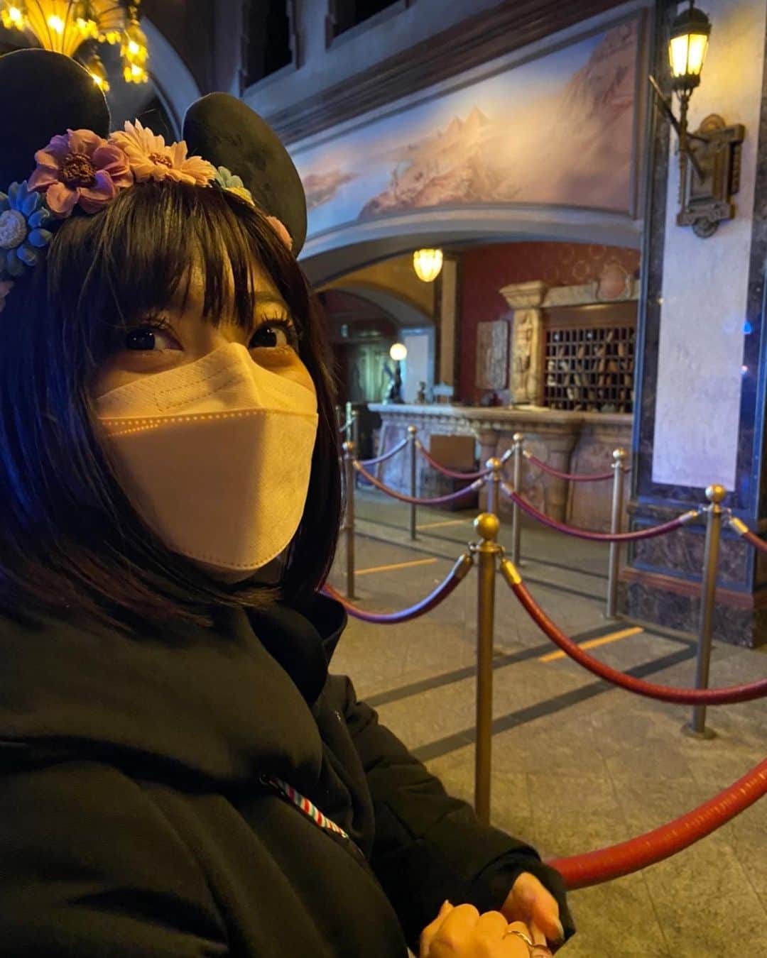 鈴華ゆう子のインスタグラム：「少し前に行ったディズニー！ディズニーは子供の頃から私にとって特別な場所！沢山のエネルギーを補給しました。ディズニーのプロフェッショナルが大好き！ コロナ対策は、とても参考になった。  #ディズニー  #Disney  #ディズニーランド  #ディズニーシー  #ディズニーリゾート  #鈴華ゆう子  #和楽器バンド  #Wagakkiband  #yukosuzuhana」