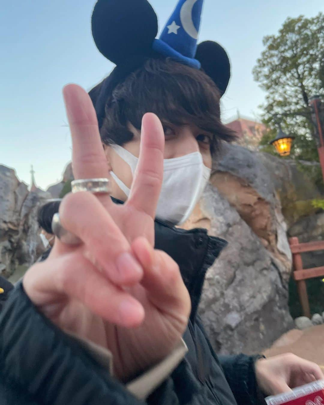 吹春友介さんのインスタグラム写真 - (吹春友介Instagram)「⠀ 載せてなかったやつ🥸 seaも行きたい🌊🦀✨ #disneyland」1月23日 21時41分 - fukiharu0804