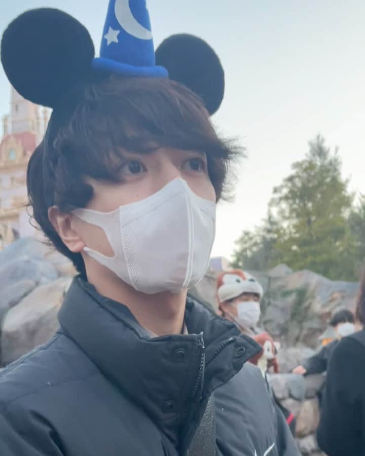 吹春友介のインスタグラム：「⠀ 載せてなかったやつ🥸 seaも行きたい🌊🦀✨ #disneyland」