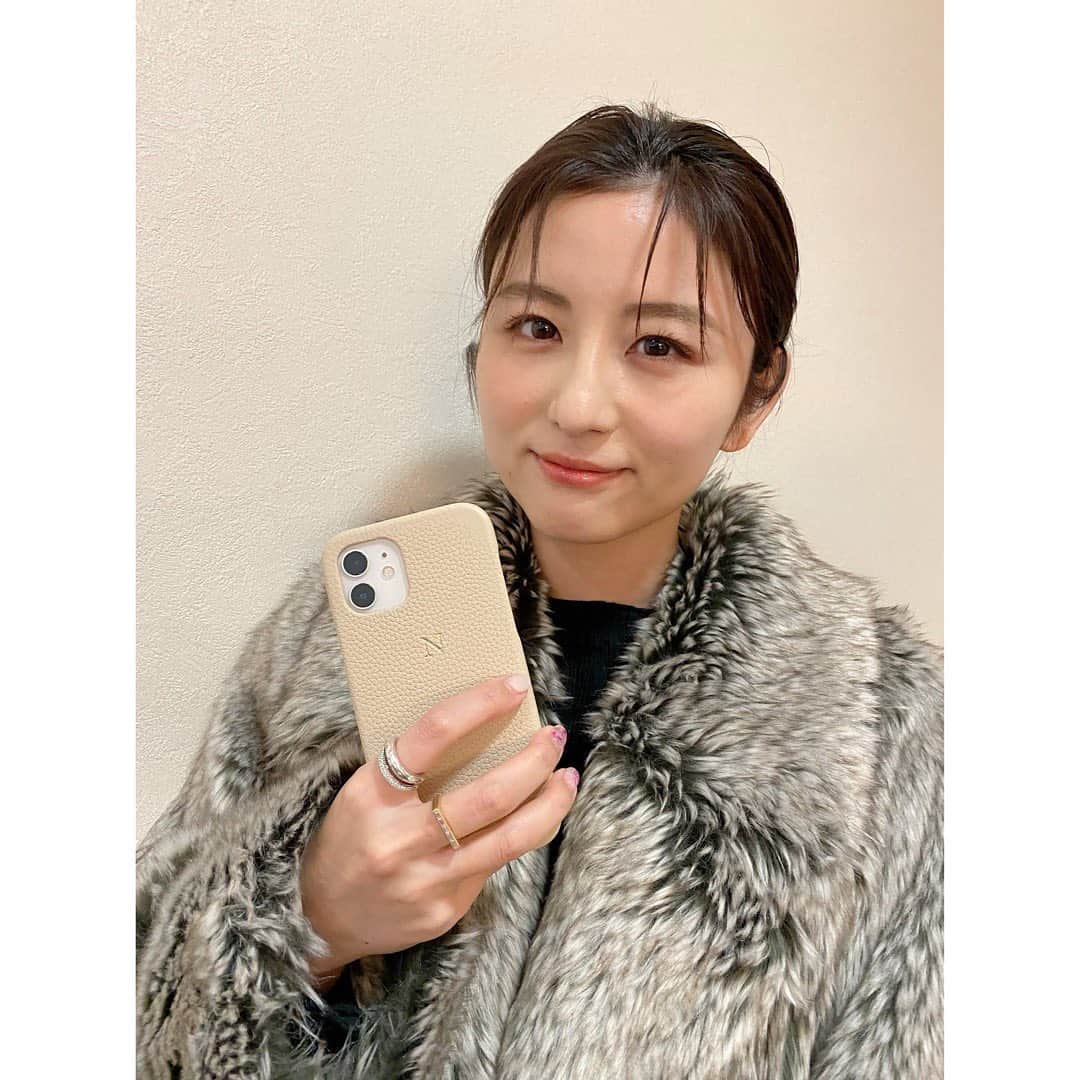 宇賀なつみさんのインスタグラム写真 - (宇賀なつみInstagram)「. . 新しい年の新しいスマホケース♡ . 今回は、ギフトセットで、 カードケースもお揃いにしました‼︎ . 小さなバッグやポーチにも入るし、 すごく便利ですよ(^^) . . @maisondesabre  #maisondesabre  #スマホケース  #カードケース #宇賀なつみ」1月23日 21時47分 - natsumi_uga