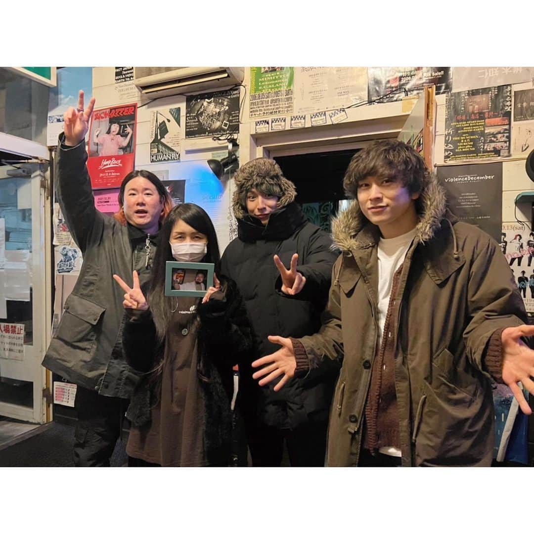 椎木知仁のインスタグラム：「ダイナマイトホームランツアー始まりました！気持ちいい初日でした。僕らのホーム上越EARTHのオーナー香織さんと。いってきます！会いに来てね。」