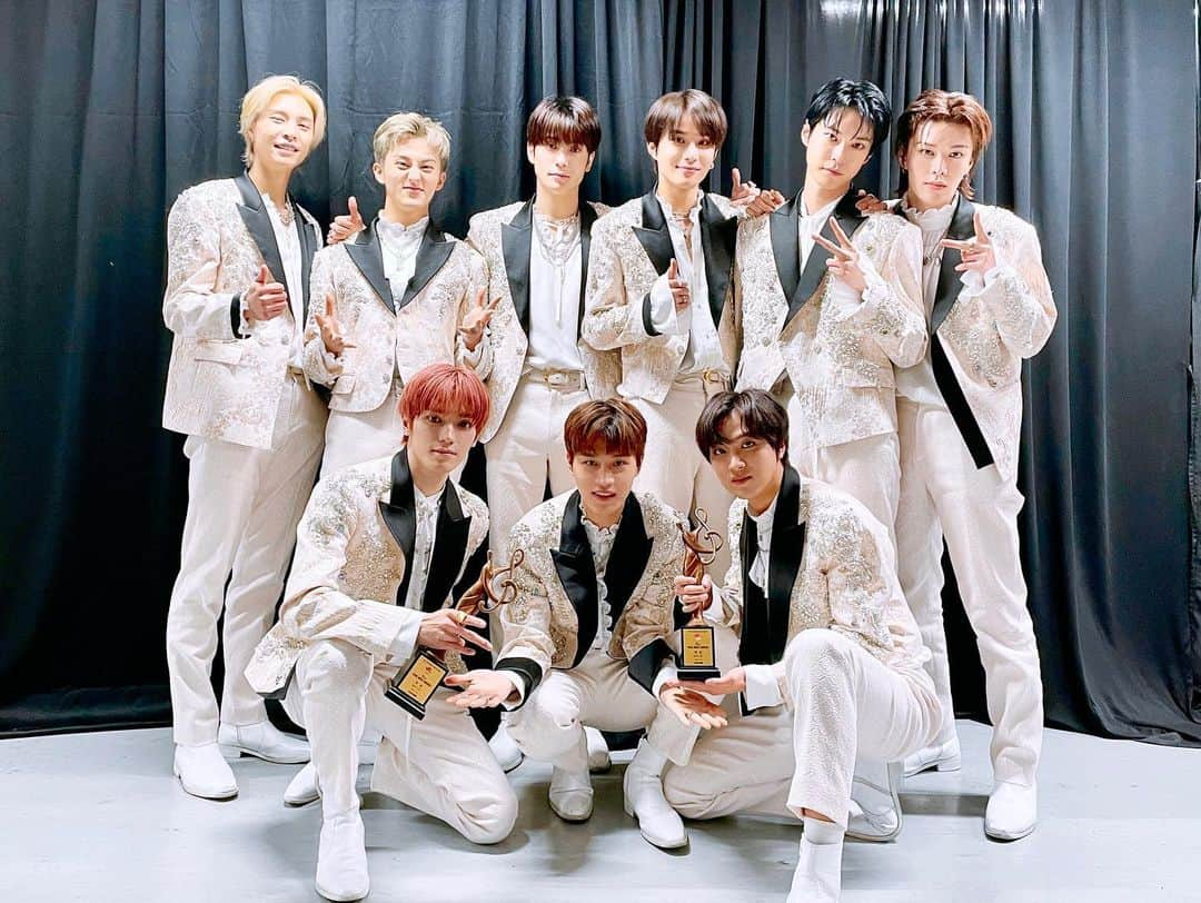 NCT 127さんのインスタグラム写真 - (NCT 127Instagram)「💚💚💚💚🏆💚🏆💚💚💚💚  #NCT127 #NCT  #서울가요대상 #대상 #본상」1月23日 22時51分 - nct127