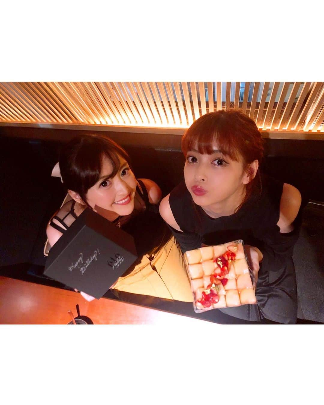 得あゆさんのインスタグラム写真 - (得あゆInstagram)「誕生日おめでとう🎂💞 #mybestfriend 何年経っても、どの写真も、食べてばっかりな私達でした🍖  食べ物屋さんいくと、必ず一眼レフで 永遠に写真撮るから本当に面白いし📸、 こんな可愛い見た目して、食べる量育ち盛りの少年。 私がどんな事しでかしても、一度もドン引きせず← 広い心で受け入れてくれてありがとう🙏🏻  私たち見た目も中身も正反対だからいいのかなー？🤣 これからもお互いの人生を全力で生きようね❤️‍🔥 ・ ・ ・ ・ ・ ・ ・ ・ ・ ・ ・ #bestfriend#親友#誕生日#誕生日ケーキ#誕生日おめでとう#肉食女子#仲良し#マブダチ#焼肉大好き#結婚式#楽しみ#会えるの楽しみ#会いたい#遠距離恋愛#東京#大阪#ハッピーバースデー#誕生日サプライズ#誕生日ご飯#女子会#女子旅#お肉#肉#ディナー#港区女子#happybirthday#yakiniku#girlsnight#ツーショット」1月23日 22時46分 - tokuayu819