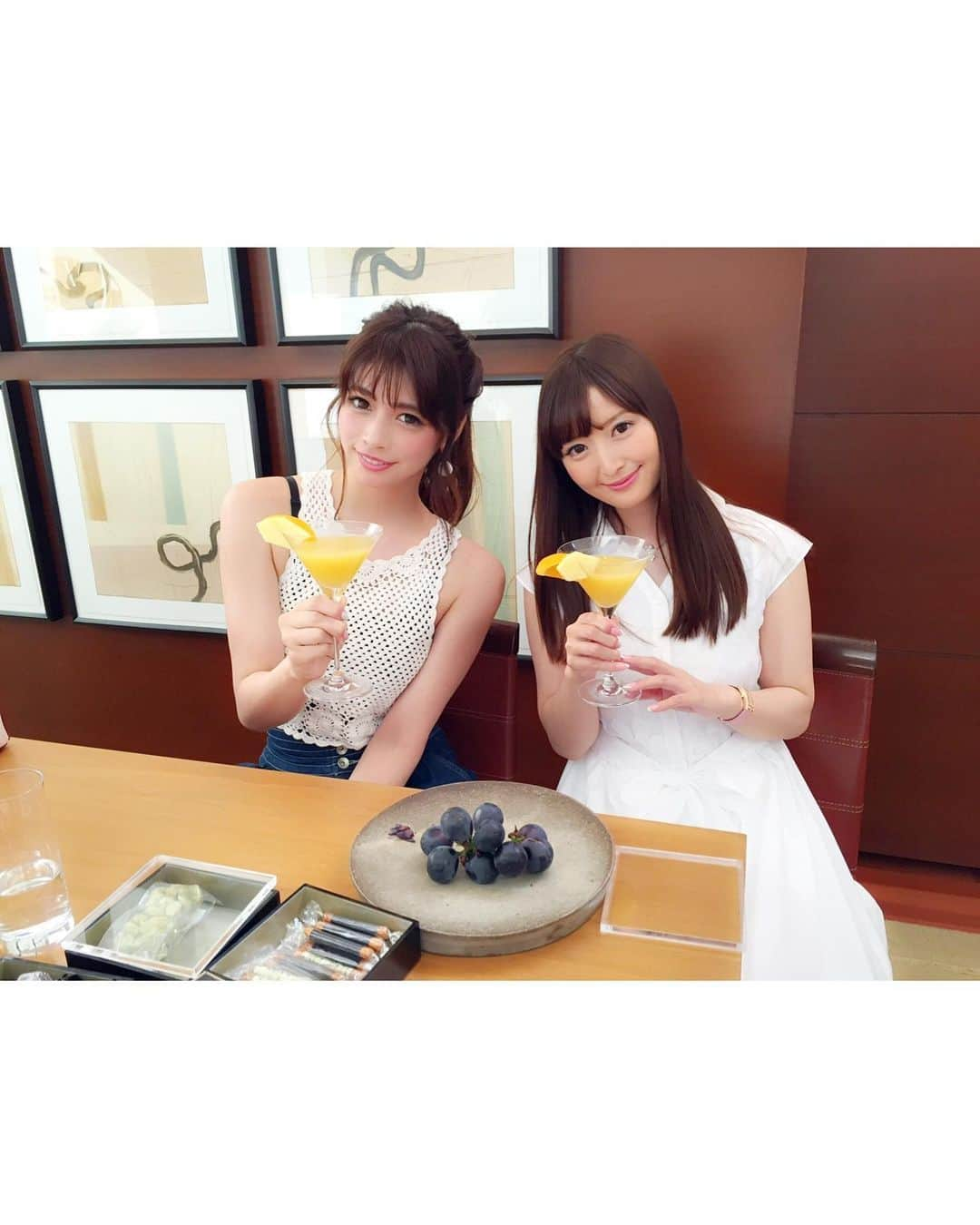 得あゆさんのインスタグラム写真 - (得あゆInstagram)「誕生日おめでとう🎂💞 #mybestfriend 何年経っても、どの写真も、食べてばっかりな私達でした🍖  食べ物屋さんいくと、必ず一眼レフで 永遠に写真撮るから本当に面白いし📸、 こんな可愛い見た目して、食べる量育ち盛りの少年。 私がどんな事しでかしても、一度もドン引きせず← 広い心で受け入れてくれてありがとう🙏🏻  私たち見た目も中身も正反対だからいいのかなー？🤣 これからもお互いの人生を全力で生きようね❤️‍🔥 ・ ・ ・ ・ ・ ・ ・ ・ ・ ・ ・ #bestfriend#親友#誕生日#誕生日ケーキ#誕生日おめでとう#肉食女子#仲良し#マブダチ#焼肉大好き#結婚式#楽しみ#会えるの楽しみ#会いたい#遠距離恋愛#東京#大阪#ハッピーバースデー#誕生日サプライズ#誕生日ご飯#女子会#女子旅#お肉#肉#ディナー#港区女子#happybirthday#yakiniku#girlsnight#ツーショット」1月23日 22時46分 - tokuayu819