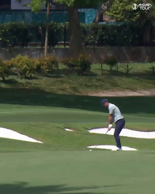 ポール・ケーシーのインスタグラム：「Took me a while to warm up this week but I finally hit some fun shots like this one that set up an eagle on the 4th. Thank you Singapore you’re always a treat. So good to see old friends and make new ones. Till next time.  . #Repost @asiantour  @singaporeopengolf #SingOpen #whereitsAT」