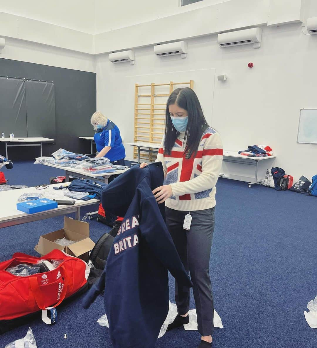 イブ・ミュアヘッドさんのインスタグラム写真 - (イブ・ミュアヘッドInstagram)「Kitting out ✅  Holding camp kicking off ✅  Feeling real ✅  4th Olympics awaiting…😬   Thank you, @teamgb @benshermanofficial @adidas @britishcurling 💙」1月24日 3時29分 - evemuirhead