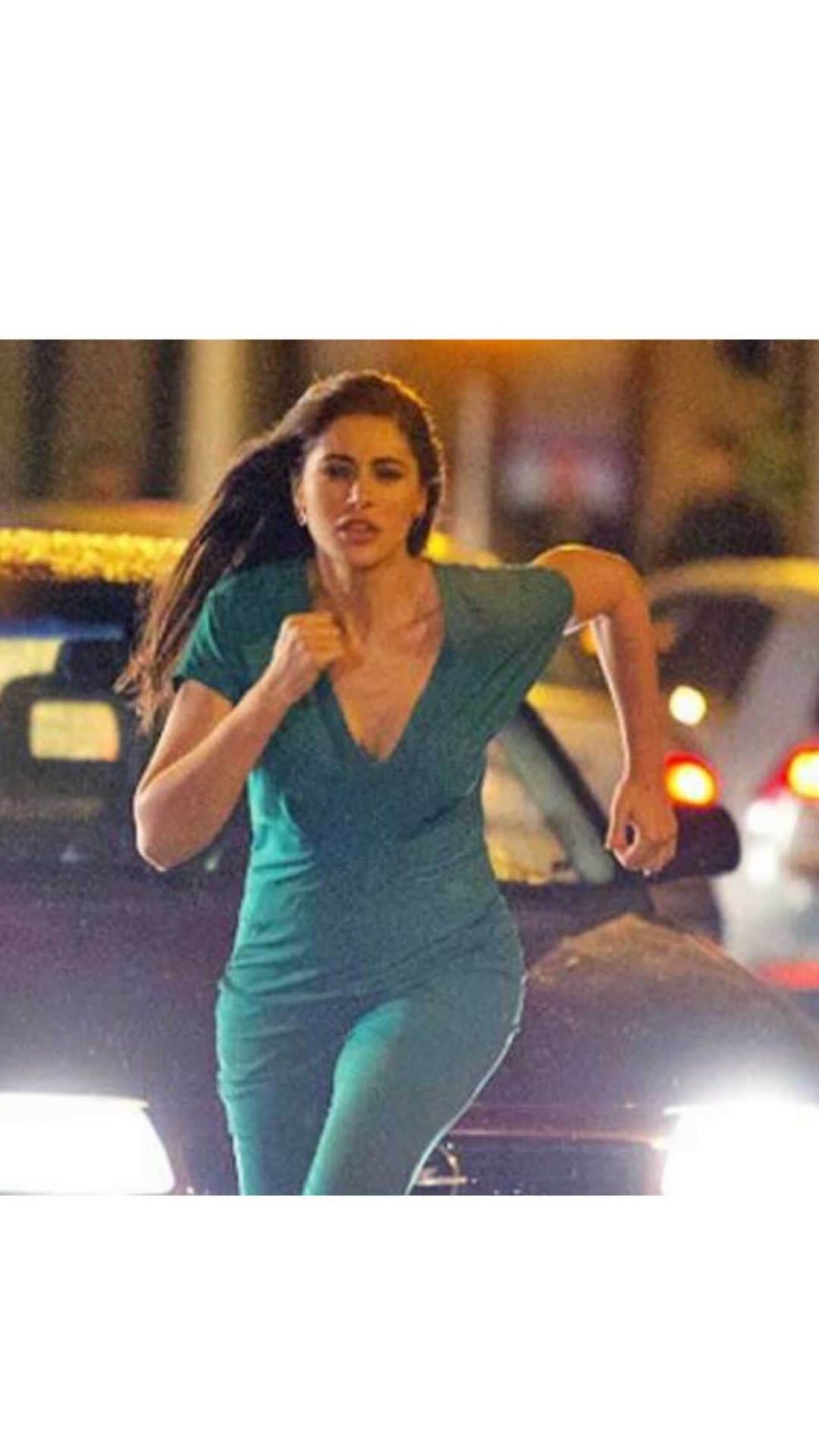 Nargis Fakhri のインスタグラム：「Catch me if you can ! 🏃‍♂️😉 SPY  . . . . . . . . . . . . . #spymovie #spy #hollywood #usa #work #run #jump #catchmeifyoucan #nargisfakhri」