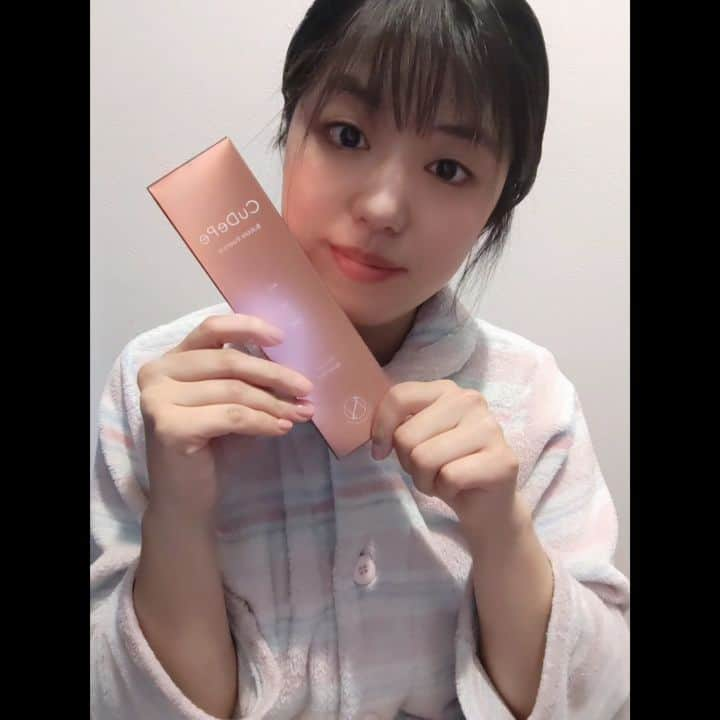 四葉杏果（松村有花）のインスタグラム：「洗い流す必要なし！　拭き取る必要なし！　つけっぱなしでOKの泡の”オールインワンエッセンス”だって☺  シュワシュワ泡だって気持ちいいの☺  化粧水→バブルエッセンス→乳液の順番で使うみたい☺  PR @nash_tokyo #バブルエッセンス #クーディーピー #サロン専売品 #保湿美容液 #炭酸パック #美容液パック #アンチエイジングスキンケア」