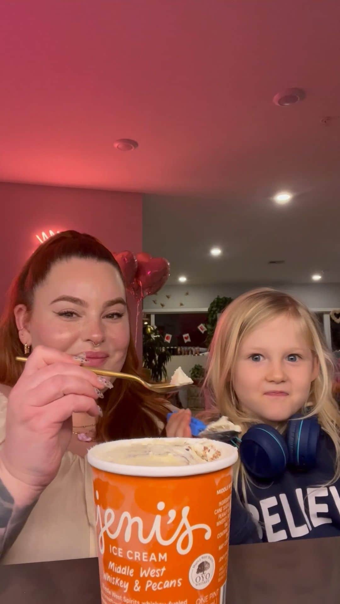 テス・ホリデーのインスタグラム：「Bowie’s Taste Test - Episode 7!  Spoiler alert: Black licorice stocks 📉 We love @jenisicecreams, so Bowie picked out some flavors to try — and as you can see, it went as expected 🤣 We had so much fun with this one! Since so many of y’all have been asking, soon we’ll have a P.O. Box for y’all to send in stuff for us to try! 😋 (And before anyone says anything about the whiskey in this flavor, the alcohol content cooked out of it when they make the ice cream, just leaving a hint of flavor — so don’t come for me lol)」