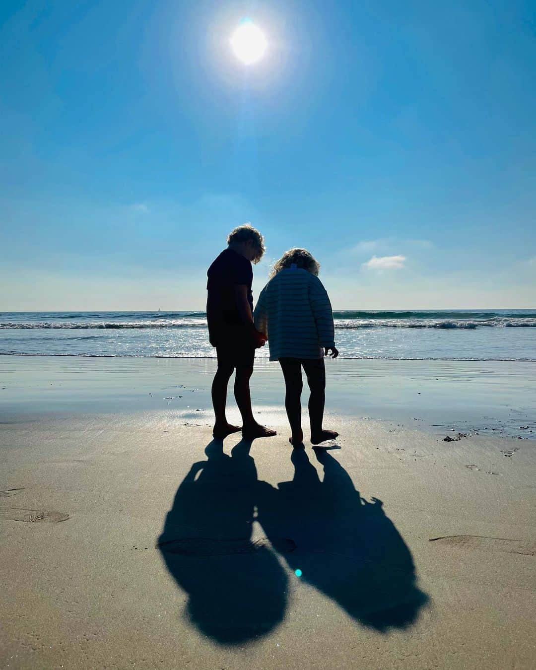 サム・クラフリンのインスタグラム：「Happiness is… ❤️」
