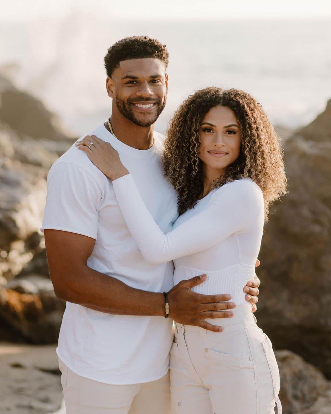 シドニー・マクローリンのインスタグラム：「We love because He first loved us 🕊  • 1 John 4:19」