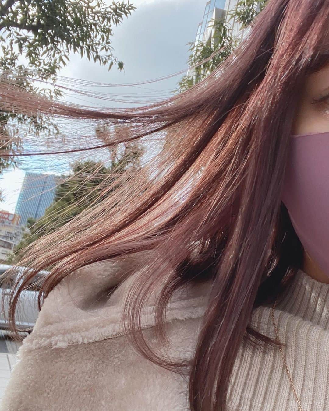 福井柑奈さんのインスタグラム写真 - (福井柑奈Instagram)「髪の毛きれいきれいしてもらいました〜✨ CARE梅田さんいつもありがとうございます🥰　(@careumeda ) 行きつけすぎて行きつけすぎ🙆🏼‍♂️笑 (@toku.18 )担当様✌︎  髪色明るくなってたので すこーし大人しくしてもらいました♡ そしてすこーしピンク系💓ほどよくて儚くていい☺️💓💓  なので服の色も寄せました(笑)  ヘッドスパもしてもらたよ〜🧖🏻‍♀️最高！ 香りを選ぶところからいつもワクワク！ (@y20_oda )ヘッドスパの使者ありがとう〜🙏🏻😁  #美容院 #美容院行ってきた #アッシュグレー #ヘアカラー #トリートメント #大阪 #梅田 #ヘアサロン #サロンモデル #ヘアスタイル #フォロワー募集中 #コメント大歓迎 #careumeda #haircolor #hair #hairstyle #japan #hairsalon #haircolour #japanesegirl #beautiful #love #instagood #swag #💇🏻‍♀️ #❤️#followme #comment」1月24日 12時48分 - kanna_fukui
