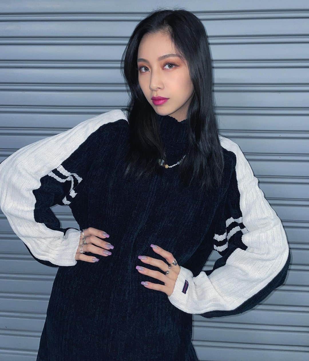 honoka のインスタグラム：「最近またこの色のリップにはまってる💄🖤」
