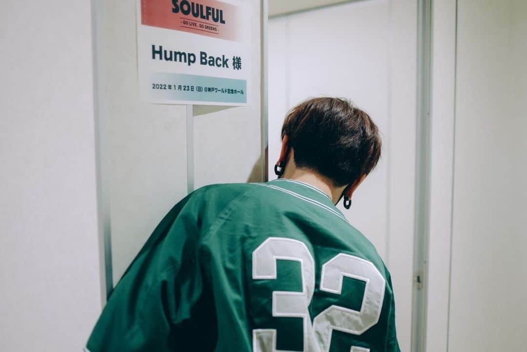 石原慎也のインスタグラム：「2022.01.23(sun) 神戸ワールド記念ホール Hump Back×Saucy Dog 猫背と生意気犬  最後の写真気まずそうなのなんで  photo by @junpeihiyoshi」