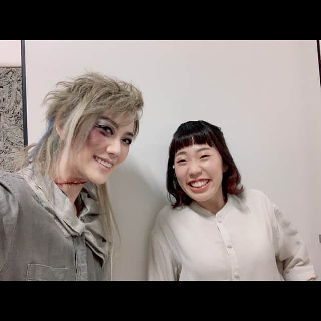 七海ひろきさんのインスタグラム写真 - (七海ひろきInstagram)「☆ 舞台「フランケンシュタイン-cry for the moon-」 無事に東京も大阪も全ての公演を終えることが出来ましたー！！ この状況の中、全員で完走できたことは、本当に奇跡だと思います。全てのスタッフの皆さん、劇場に来てくださった、配信を見てくださったお客様。 皆さんのお陰です。本当にありがとうございました。 . このカンパニーの温かい人たち温かい物語。大好きです。 この愛の物語を、フランケンシュタイン博士の作り出した怪物役として皆さんにお届け出来たこと、すごく大切な思い出になりました。 演出の錦織さんが、お稽古中、カッコいい芝居しようぜと言って下さったのが印象に残っています。それは、見た目や動きの事だけでなく、芝居という嘘の中で情熱をもって本気で役に命を吹き込んで生きること、例えそれがどんな役でどんな場面でも。お稽古場から千秋楽まで心に思って舞台に立ちました。 . アガサ役の彩凪翔ちゃんには、舞台上はもちろん、楽屋でも色々と助けて貰いました！！アガサみたいに強くて優しいです。 皆さんとも初顔合わせが嘘のように仲良しの家族のようになりました。きっとこの物語のお陰です。 . 集中して見て下さってる皆さんの愛、たくさん感じました。力を貰いました。 見守ってくださりありがとうございました！！ . 別れが寂しいけど、最後に怪物から、、  ありがとう　 みんなありがとう あ　い　し　て　る 愛してる  . #舞台 #フランケンcftm #フランケンシュタイン #岐洲匠 さん #彩凪翔 さん #蒼木陣 さん #佐藤信長 さん #横山結衣 さん #北村由海 さん #永田耕一 さん #グリーンランドは景色が綺麗 #アガサとみんなと新しい家 #パパありがとう  #みんなありがとう #七海ひろき」1月24日 14時16分 - hirokinanami773