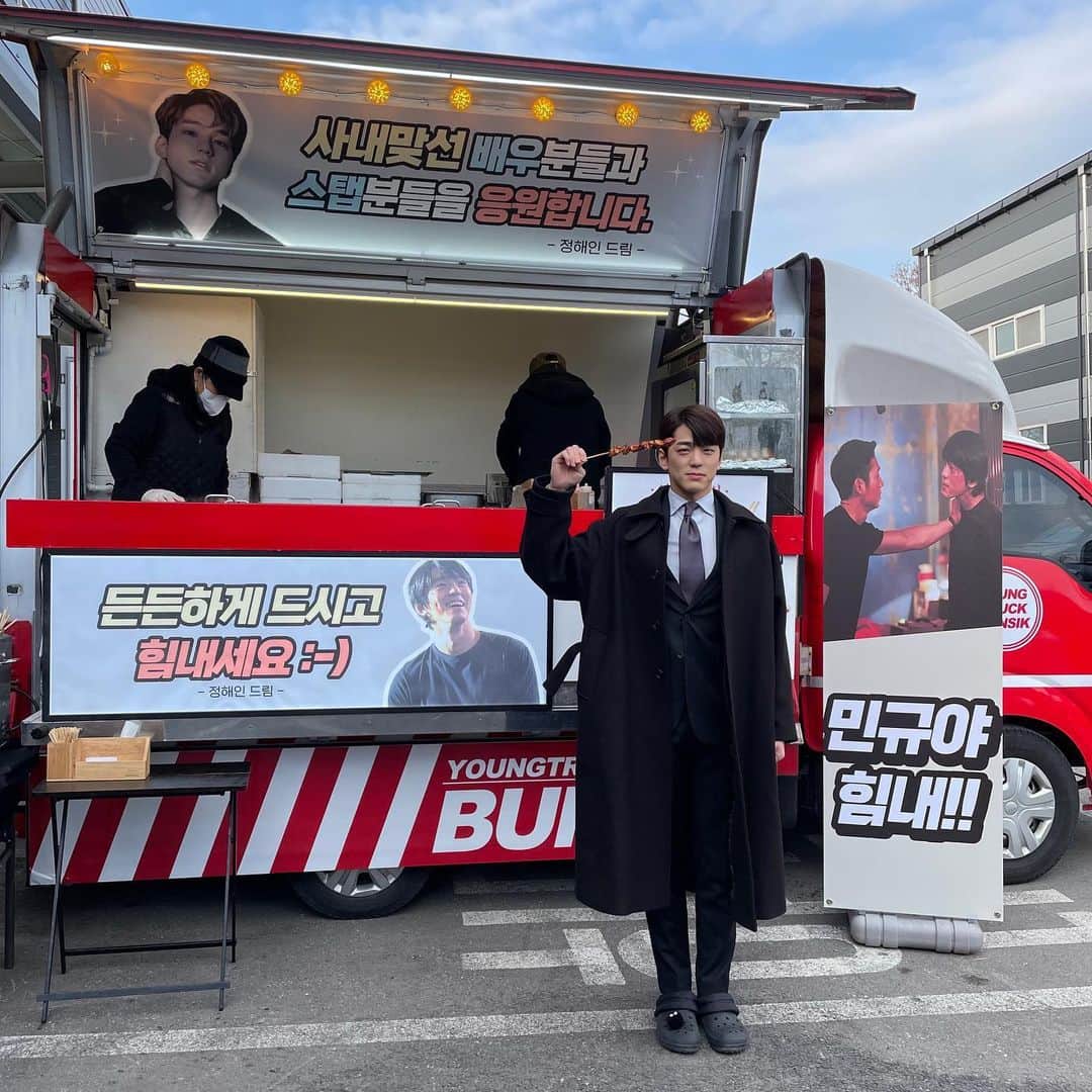 キム・ミンギュのインスタグラム：「조장동지…! 컵라면보다 맛있읍네다!! 감사합니당😁」