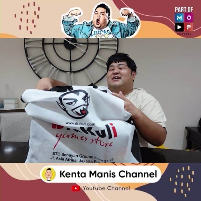 山口健太のインスタグラム：「Halo MOP Lovers dan sahabat Kenta Manis Channel!  Gimana udah pada nonton kan tayangan Ka Kenta kemarin yang belanja action figure?!?! Nah jadi hari ini Ka Kenta mau unboxing hasil belanja Ka Kenta kemaren itu.  Pertama kita buka yang box kecil dulu, karna Ka Kenta sebenernya suka banget sama filmnya action figure yang kecil ini.  Dan ternyata udah langka gitu dicarinya, makanya Ka Kenta beli 2 dari 2 episode.  Pastinya keren yang Ka Kenta beli. Nah selanjutnya Ka Kenta mau unboxing box yang besar. Aaaaakkk gak sabar banget Ka Kenta buat buka boxnya. Karna box yang ini harganya mahal hahaha.  Dan waktu Ka Kenta bukaaaa boxnya aaaakk Ka Kenta kaget ternyata isinya ada 2 badan. Jadi bisa di bongkar pasang.  Tapi pas Ka Kenta coba pasang dan berdiriin, ternyata kepalanya putus hahaha Ka Kenta panik banget! Kira-kira Ka Kenta bisa benerin nya gak ya?!? Dan Ka Kenta beli action figure apa ya?!?   Kalian penasaran kayak gimana keseruannya? Yuk langsung ditonton aja yaaa video Ka Kenta diatas!!」