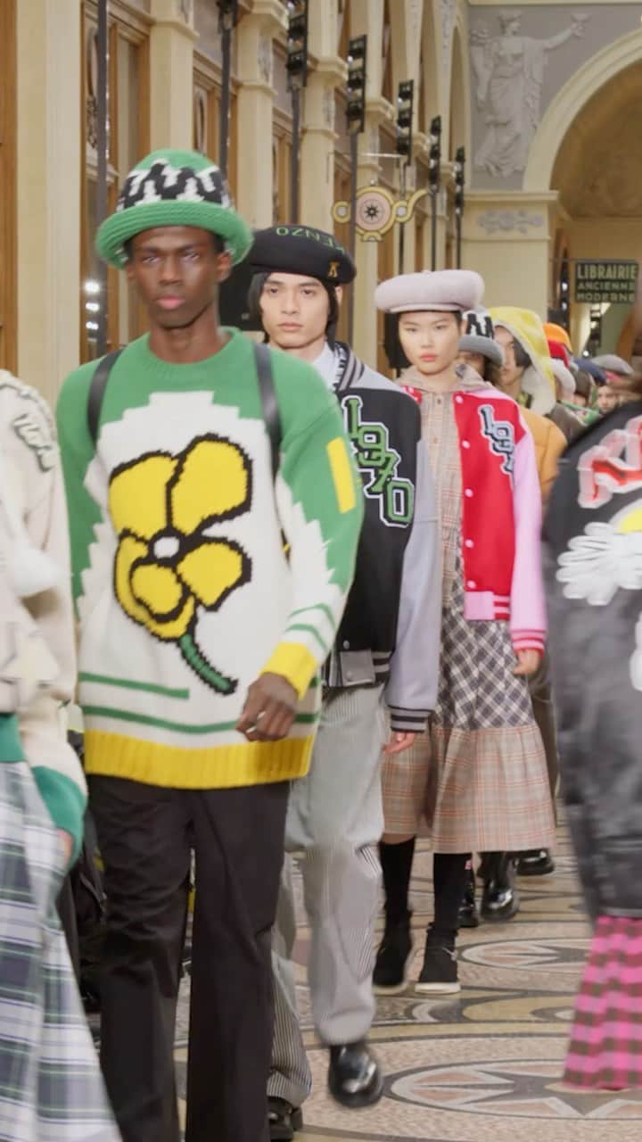 ケンゾーのインスタグラム：「💐KENZO FW22 RUNWAY SHOW  To prepare for the future, we look to the past. As a new reality sets in at KENZO, Artistic Director @Nigo reconnects with the values entrenched in the early beginnings of the Maison: designer fashion created for real life, imbued with the playful urbanity of Kenzo Takada’s timeless legacy. A creative exchange, KENZO becomes an evolving dialogue between the pop culture of the founder’s heritage and the street culture inherent to Nigo.  The show soundtrack features an exclusive preview of the designer’s upcoming album I Know Nigo with contributions from @asaprocky, @kidcudi, @pharrell, @kingpush, @feliciathegoat and @liluzivert.  Production by @backofthehouse   #KENZONIGO」