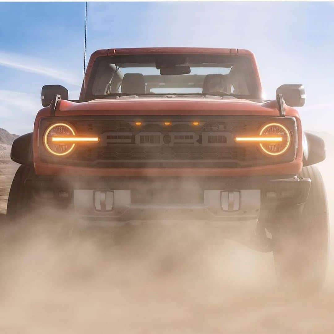 Amazing Carsさんのインスタグラム写真 - (Amazing CarsInstagram)「The all new Ford Bronco Raptor is here! What color would yours be?   Photo via: @ford @fordperformance   #Ford #Bronco #FordBronco #Raptor #BroncoRaptor」1月25日 3時47分 - amazingcars247