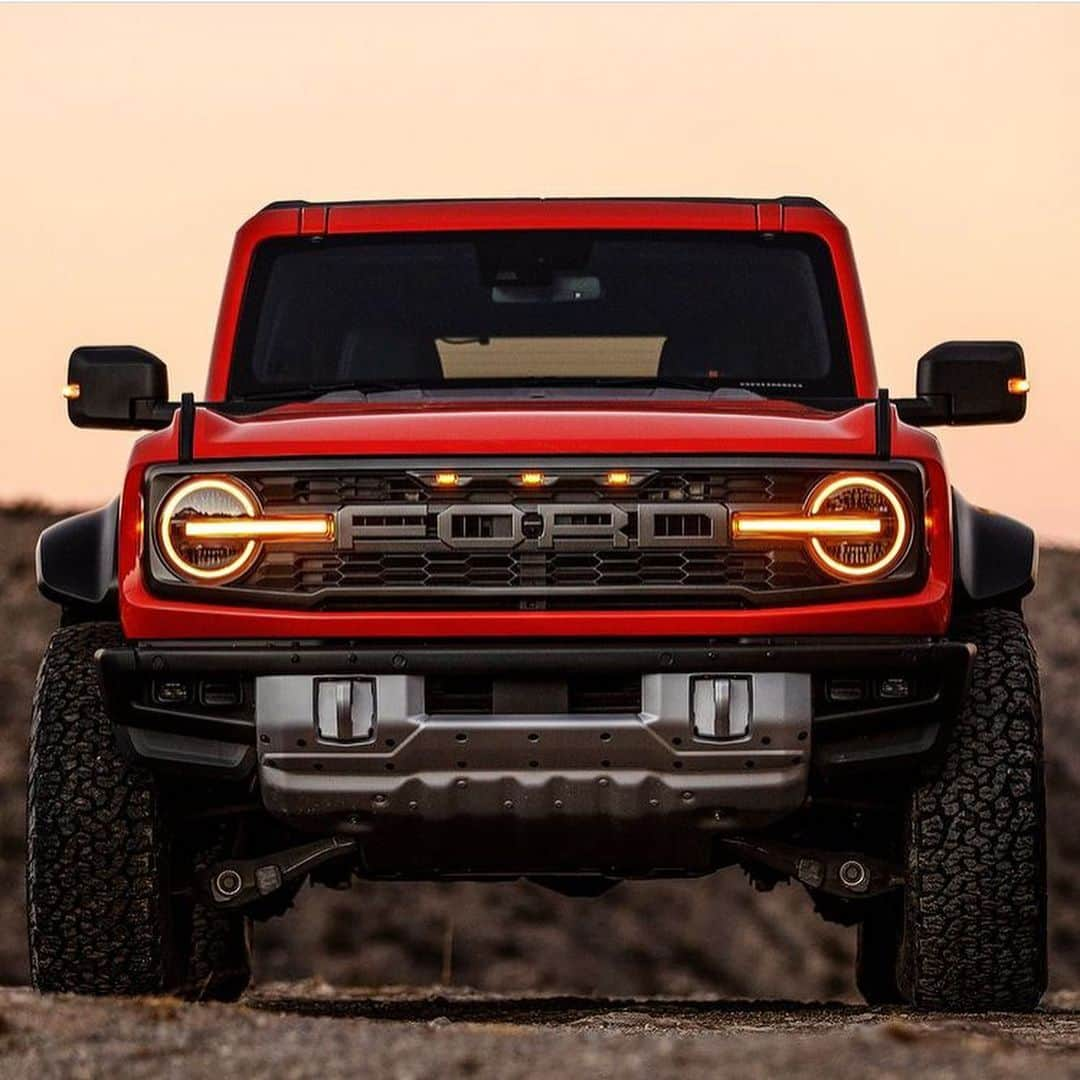 Amazing Carsさんのインスタグラム写真 - (Amazing CarsInstagram)「The all new Ford Bronco Raptor is here! What color would yours be?   Photo via: @ford @fordperformance   #Ford #Bronco #FordBronco #Raptor #BroncoRaptor」1月25日 3時47分 - amazingcars247