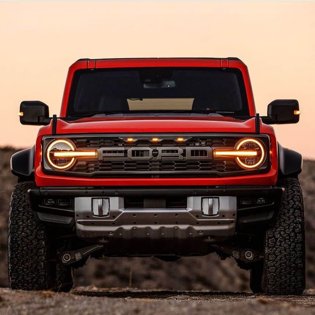 Amazing Carsのインスタグラム：「The all new Ford Bronco Raptor is here! What color would yours be?   Photo via: @ford @fordperformance   #Ford #Bronco #FordBronco #Raptor #BroncoRaptor」