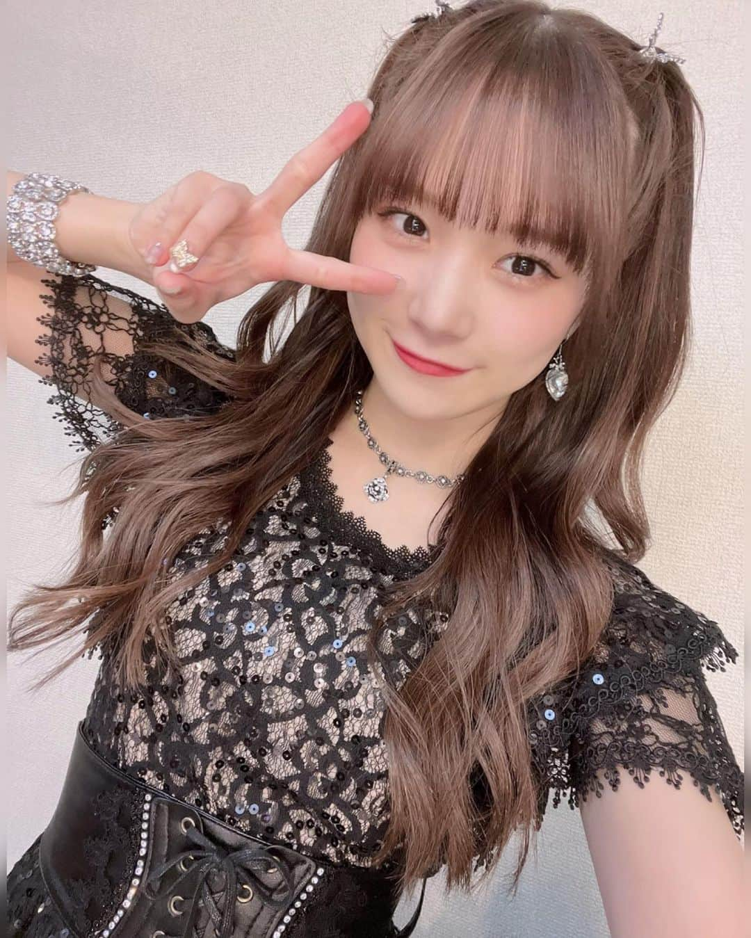 稲場愛香さんのインスタグラム写真 - (稲場愛香Instagram)「🦋 載せてなかったハーフツイン！ ⁡ ⁡ #juicejuice #稲場愛香 #まなかん #アイドル #idol  #ハロプロ #ヘアアレンジ #ハーフツイン #エクステ  #蝶々の髪飾り #可愛い #蝶は苦手 🙃笑」1月24日 19時26分 - manaka_inaba.official