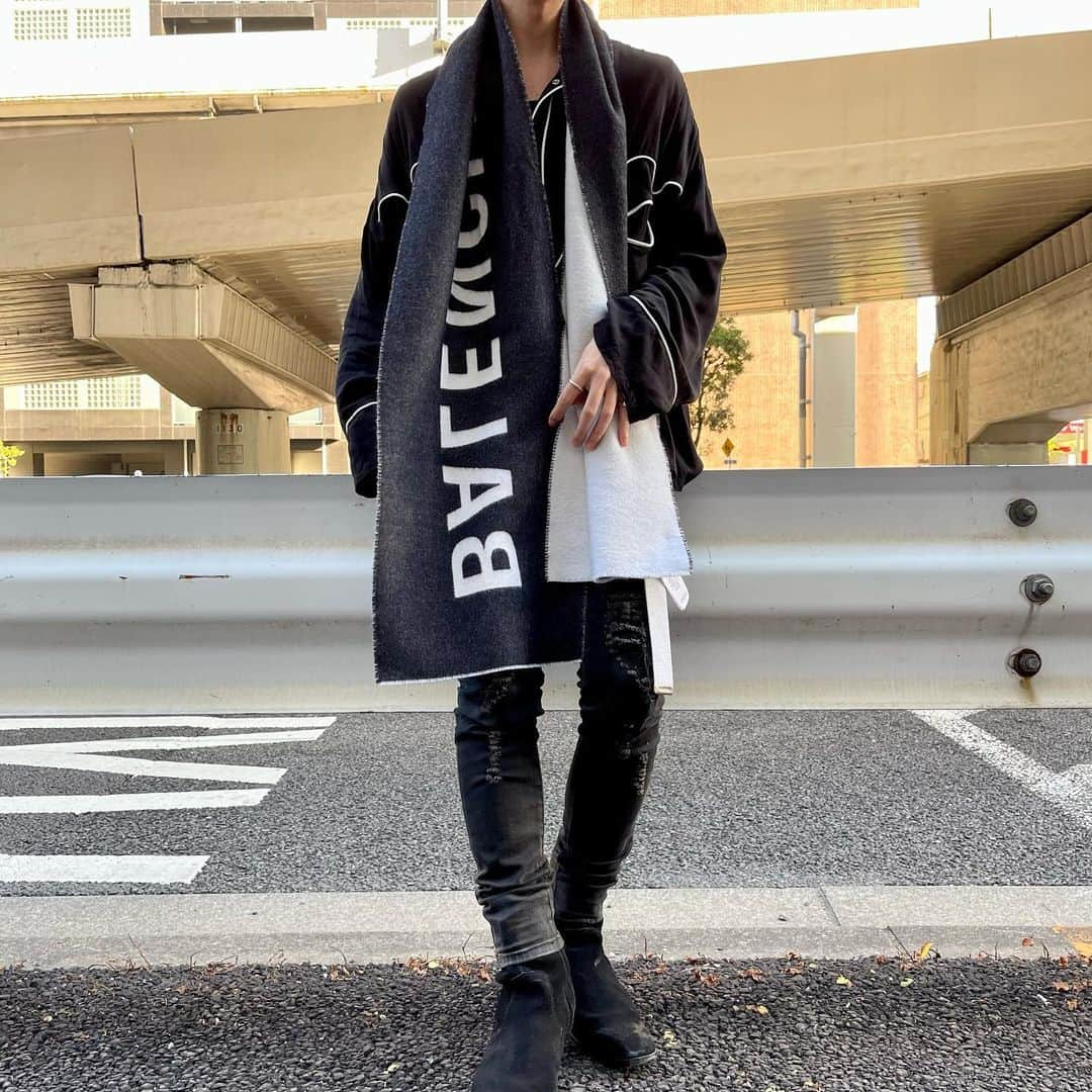 RECLOさんのインスタグラム写真 - (RECLOInstagram)「【RECLO STAFF COORDINATE】  BALENCIAGA SCARF LOGO マフラー ストール  ※SOLDOUTしております。  #BALENCIAGA #バレンシアガ」1月24日 19時47分 - reclo