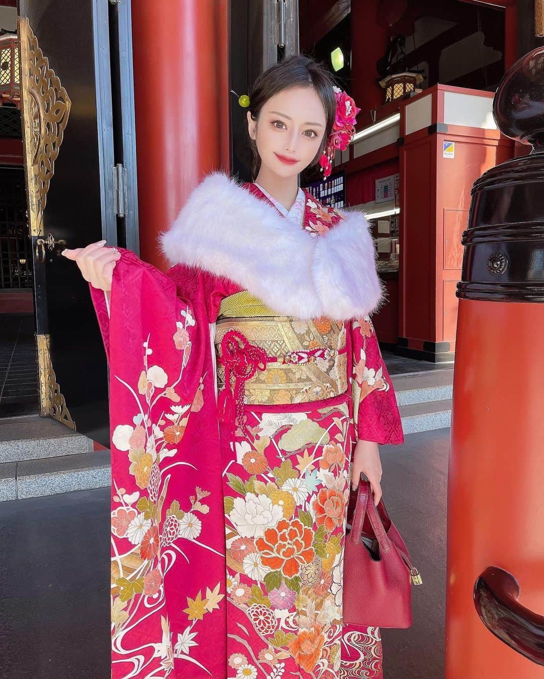 本多胡桃さんのインスタグラム写真 - (本多胡桃Instagram)「浅草寺へ初詣⛩🐯❤️   大振袖は今年も @asakusa_sawadaya さんです🥰  #初詣#振袖#浅草寺#浅草#浅草さわだ屋#さわだ屋#さわだ屋振袖#寅年#2022年#ことたび」1月24日 19時53分 - kotohonda