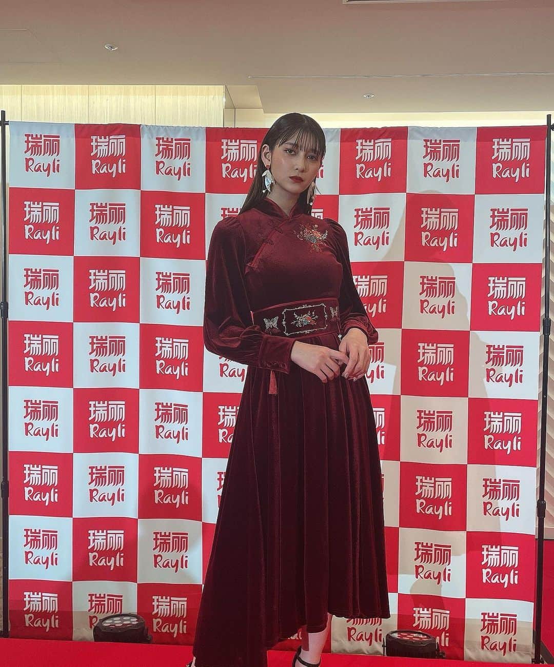 アンジェラ芽衣さんのインスタグラム写真 - (アンジェラ芽衣Instagram)「中国の女性ファッション誌 瑞麗(Rayli)の日本専属モデルオーディション 特別審査員を務めさせていただきました！ 自己PRで夢を話す皆さんがキラキラしていてとても素敵でした¨̮♡ https://cloudcasting.jp/promotion/XO7a #瑞麗 #Rayli」1月24日 19時59分 - ange_la00