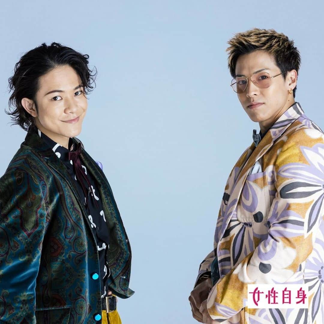 女性自身 (光文社)さんのインスタグラム写真 - (女性自身 (光文社)Instagram)「▲THE RAMPAGE語る5年間の思い出「余興でも仕事並みに真剣！」 --- 1月25日にデビュー5周年を迎えるTHE RAMPAGE from EXILE TRIBE。同日には、4枚目のアルバム『RAY OF LIGHT』をリリース。“16人のパフォーマンスで世界を照らす”がテーマの同作品で2022年の音楽活動を本格始動する。 女性自身では、リーダーの陣（27）をはじめ、ボーカルのRIKU（27）、パフォーマーの岩谷翔吾（24）、浦川翔平（24）にインタビュー。最新アルバムの聴きどころや5年間でいちばん印象に残っているエピソードなどを聞いた。 ――メンバー同士で5周年のお祝いなどをする予定はありますか？ 岩谷：やりたいという気持ちは山々なんですけど、うちは16人の大所帯なので、今は控えようという感じですね。 陣：この間、収録でメンバーとバーベキューをしたんです。仕事ではありましたけど、一緒に食事をするのも本当にひさしぶりで、あっという間でしたね。 岩谷：やっぱ、バーベキューとかいいよね。グランピング施設とか見ると、みんなでやりたいなあって思う。 RIKU：自然に触れて、いい空気を吸って、お酒をたしなみながら肉とかいっぱい焼いて食べるって楽しいじゃない。 📸 by 夛留見彩 --- ▶️続きは @joseijisin のリンクで【WEB女性自身】へ ▶️ストーリーズで、スクープダイジェスト公開中📸 ▶️投稿の続報は @joseijisin をフォロー＆チェック💥 --- #THERAMPAGE #THERAMPAGEfromEXILETRIBE #陣 #RIKU #岩谷翔吾 #浦川翔平 #RAYOFLIGHT #夛留見彩 #女性自身」1月24日 20時00分 - joseijisin