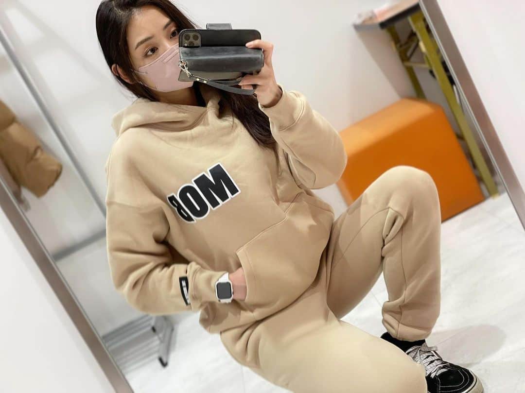 のインスタグラム：「🤎  中野英雄さんプロデュースブランド THE MOBSTAR JAPAN （ @mobstarjapan ） スウェット セットアップ  オーバーサイズで とても着やすくて かわいい☆  #mobstar  #中野英雄 さん #moemikatayama」