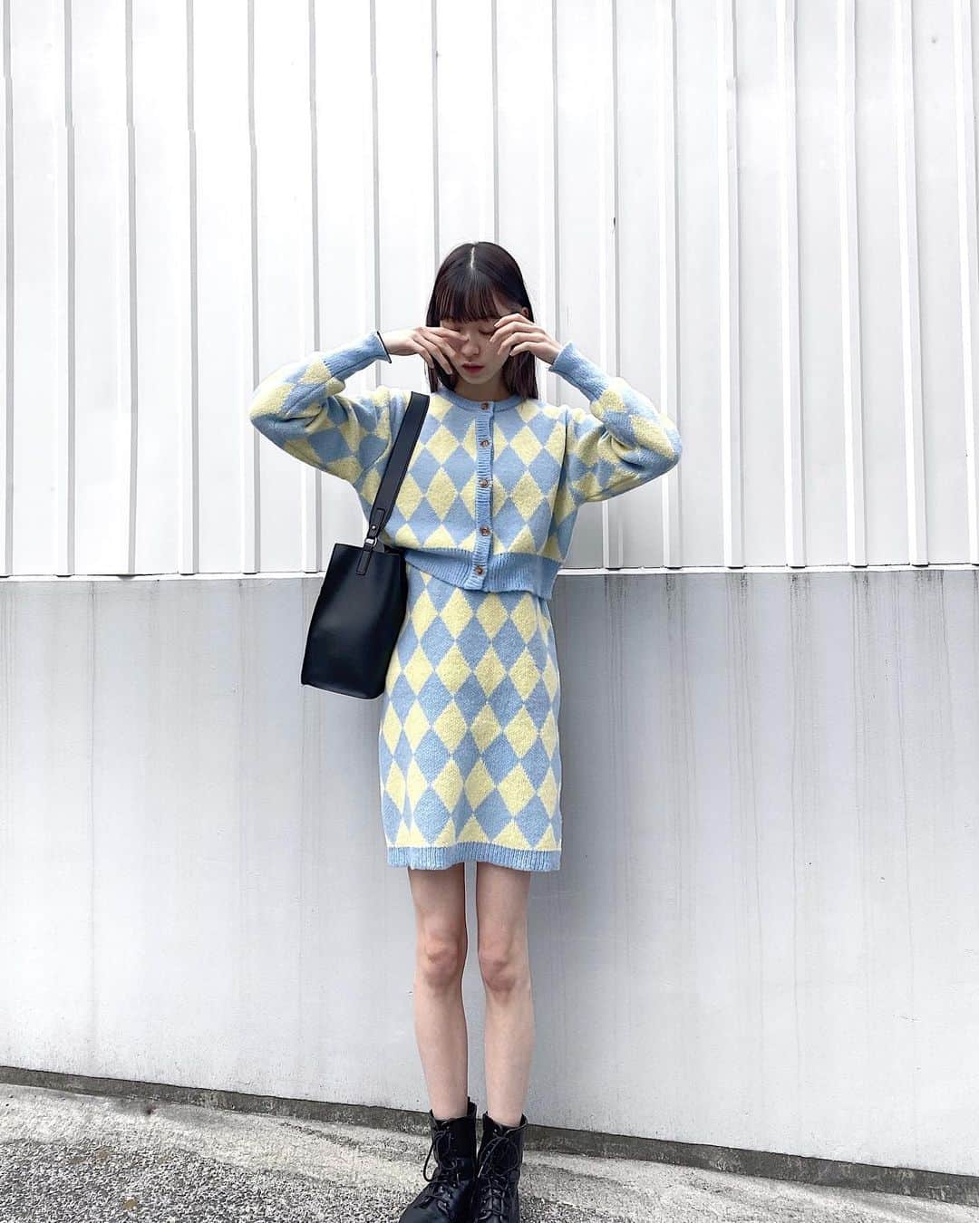 夏目璃乃のインスタグラム：「👗 ・ ・ @dear_sisterhood さんから頂いたセットアップ🤍🤍 ・ 可愛すぎてお気に入りなので沢山SNSに登場するかも👀✧ ・ ・  #夏目璃乃 #rinonatsume #181cm #私服 #ディアシスターフッド #dearsisterhood #セットアップ  #데일리룩 #오오티디 #패션 #패션 #코디 #패션스타그램 #악세사리 #ootd #fashion」