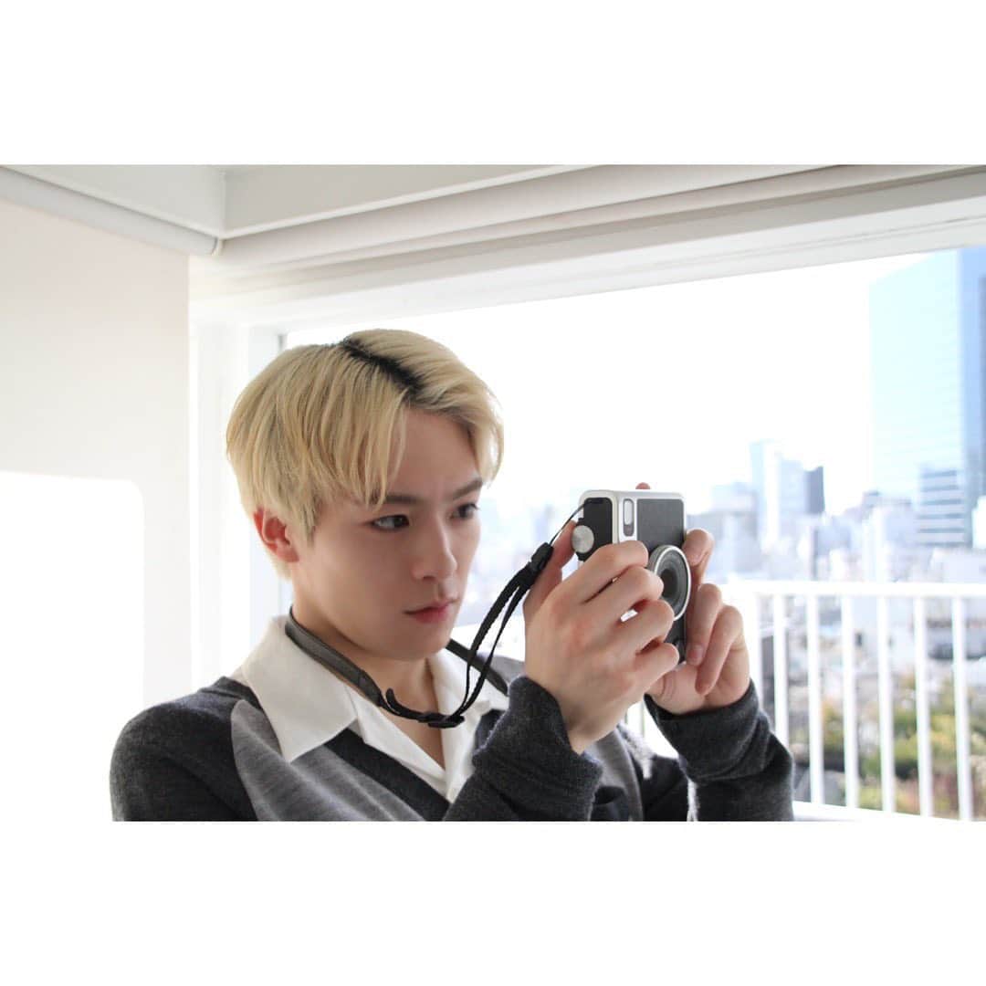 Travis Japan（トラジャ）さんのインスタグラム写真 - (Travis Japan（トラジャ）Instagram)「⁡ ⁡ New camera📸✨ ⁡ #松倉海斗 #Matsuku ⁡ #Johnnys #TravisJapan」1月24日 20時46分 - travis_japan_official